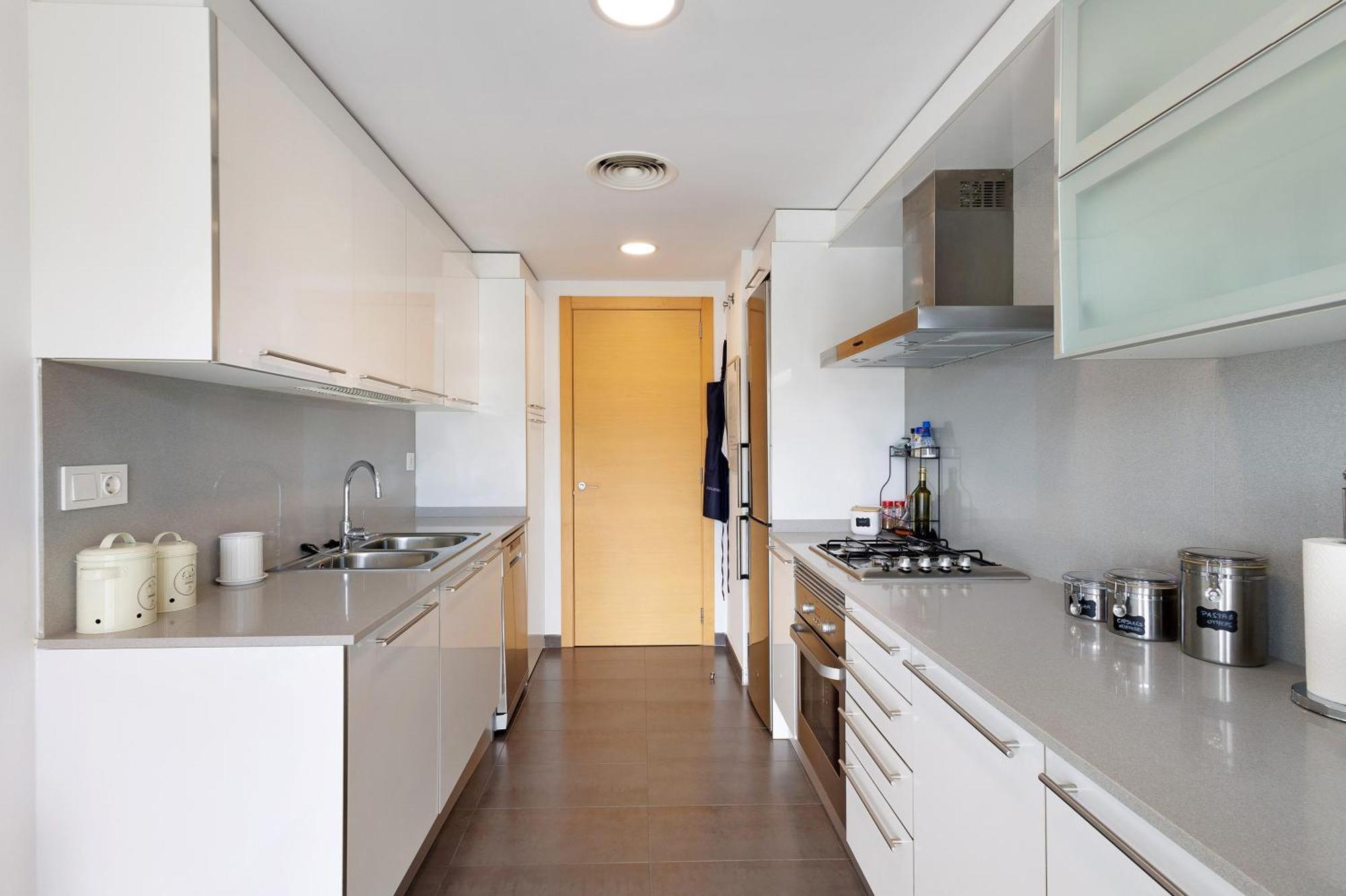 Modern And Renewed Flori *