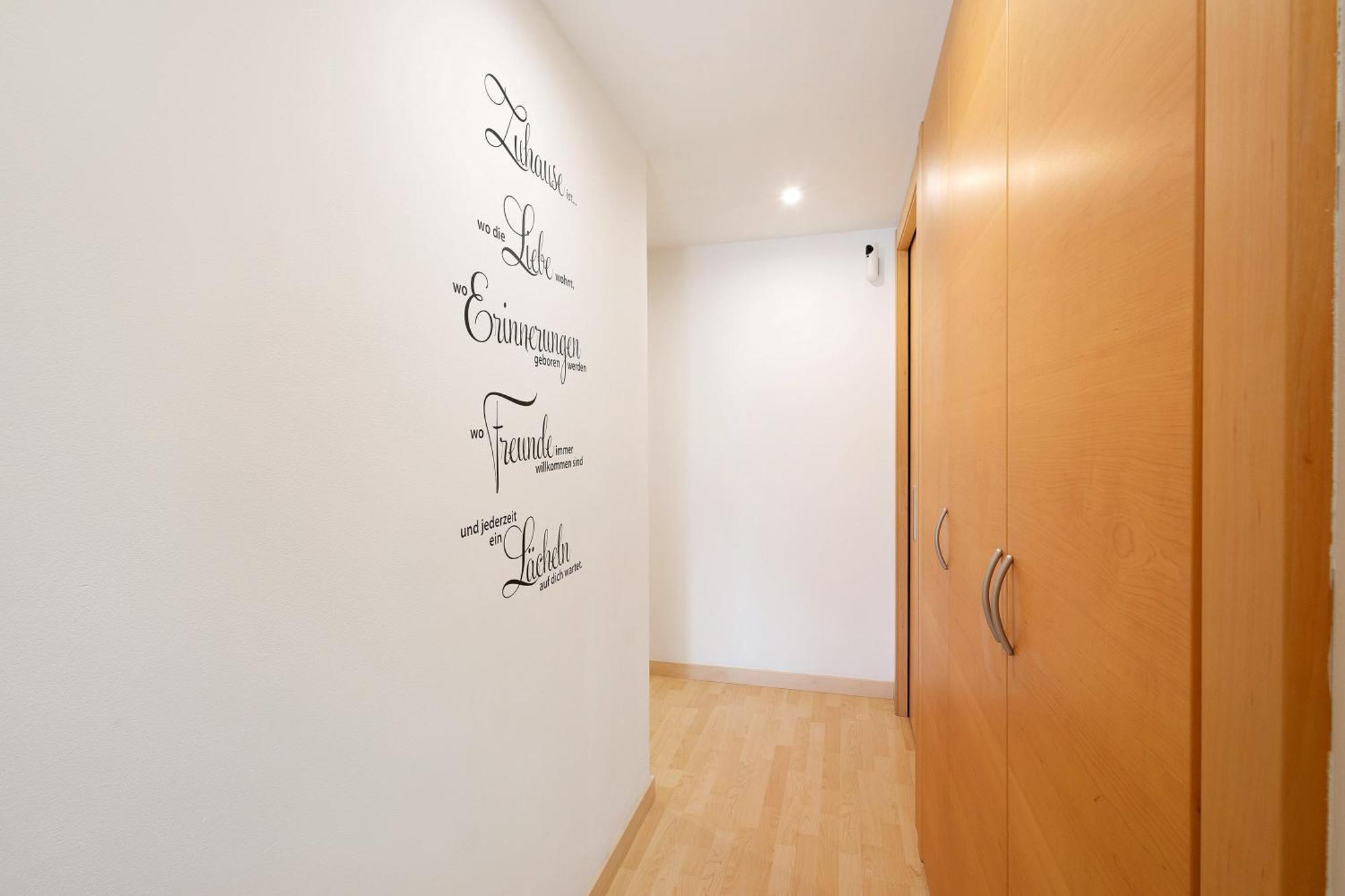 Modern And Renewed Flori *