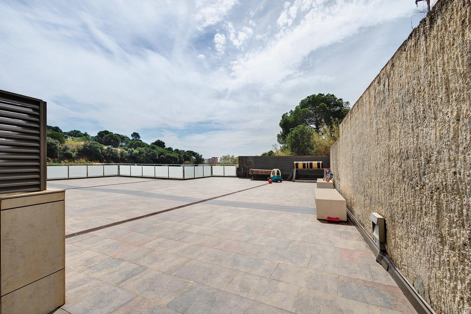 Modern And Renewed Flori